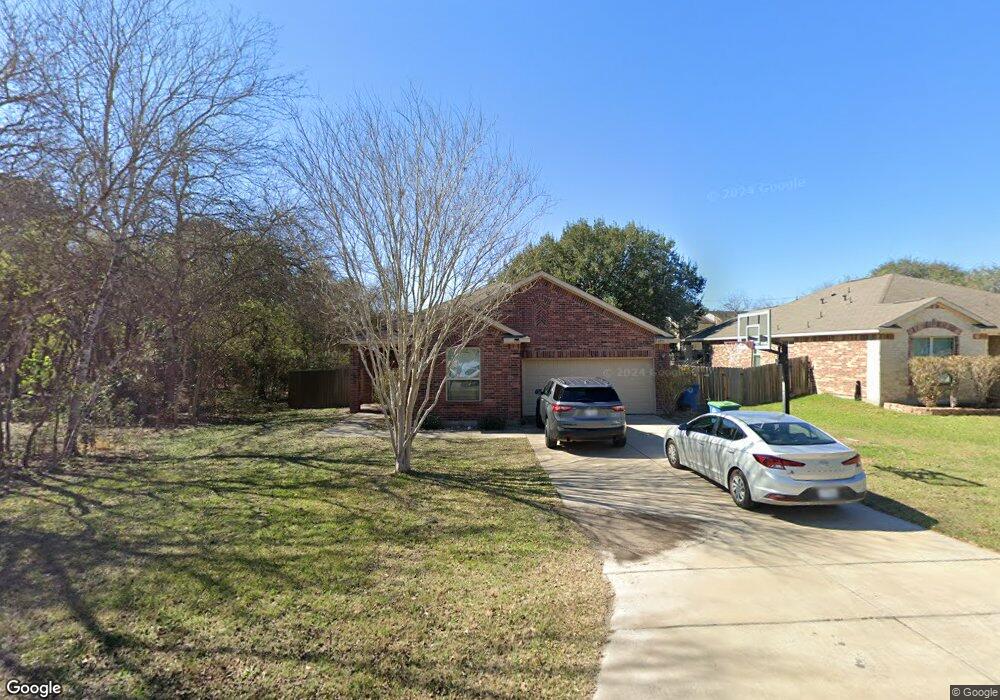 4011 Louise Dr, Beeville, TX 78102 - photo 1