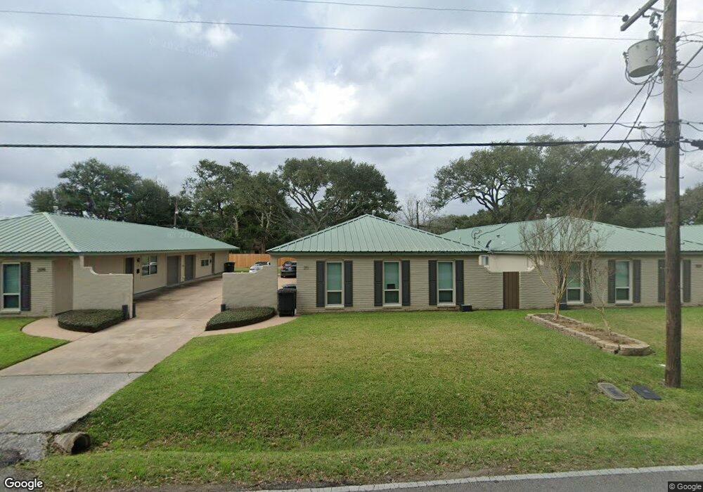211 N Ormsby St unit 303, Alvin, TX 77511 - photo 1