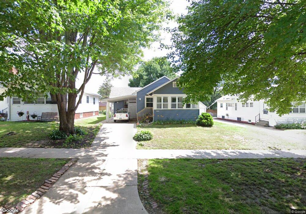 1727 Maple Dr NW, Cedar Rapids, IA 52405 - photo 1