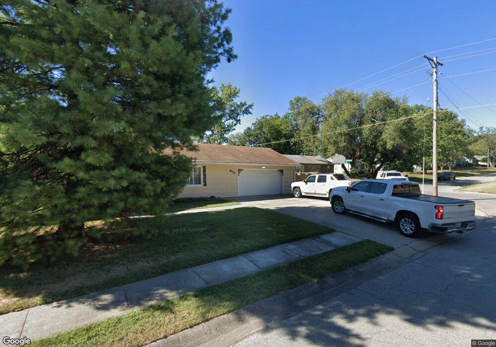 910 NW B St, Blue Springs, MO 64015 - photo 1