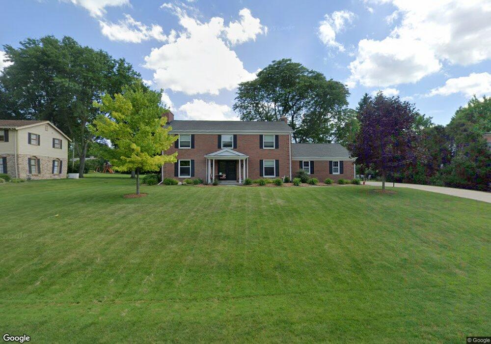 13005 Wrayburn Rd, Elm Grove, WI 53122 - photo 1