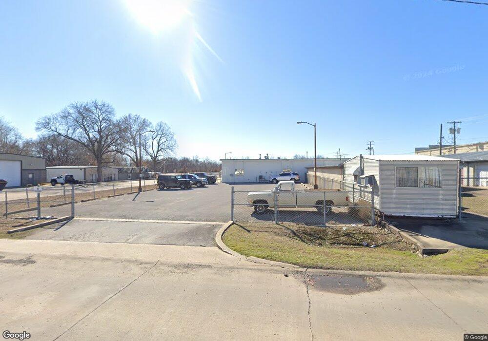 523 W Claremore St, Claremore, OK 74017 - photo 1