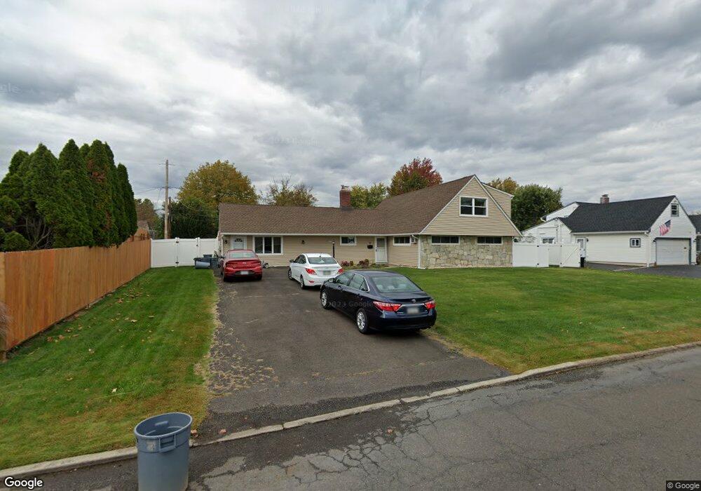 7 Spicebush Rd, Levittown, PA 19056 - photo 1