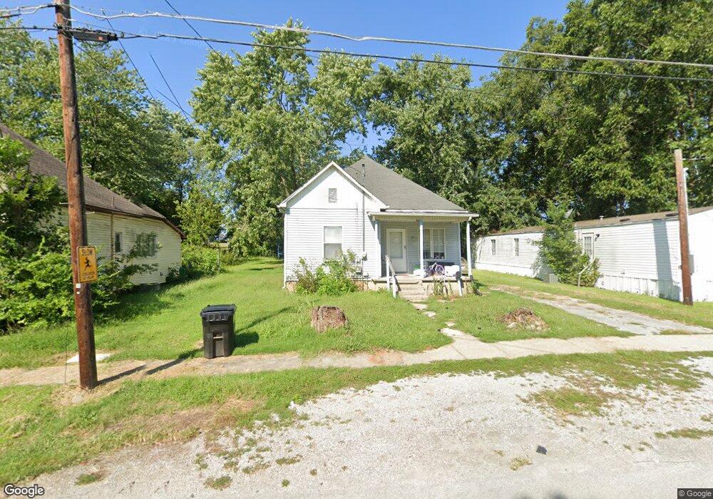 29 S Shaw St, Harrisburg, IL 62946 - photo 1