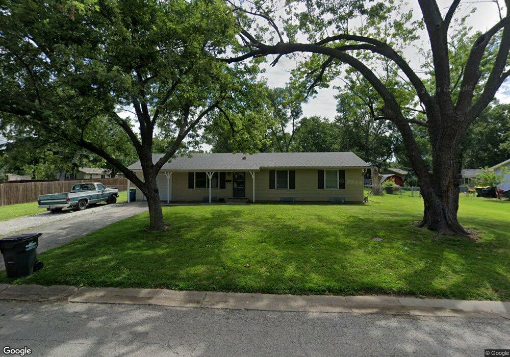 7009 Halsey Dr, Shawnee, KS 66216 - photo 1