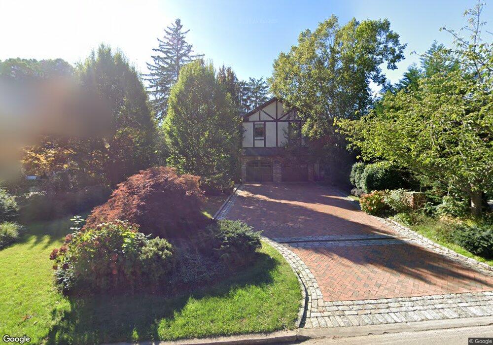 11 Knickerbocker Rd, Manhasset, NY 11030 - photo 1