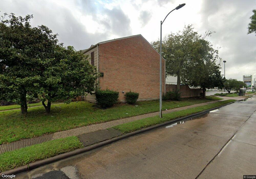 5797 Maple Hill Dr, Houston, TX 77088 - photo 1