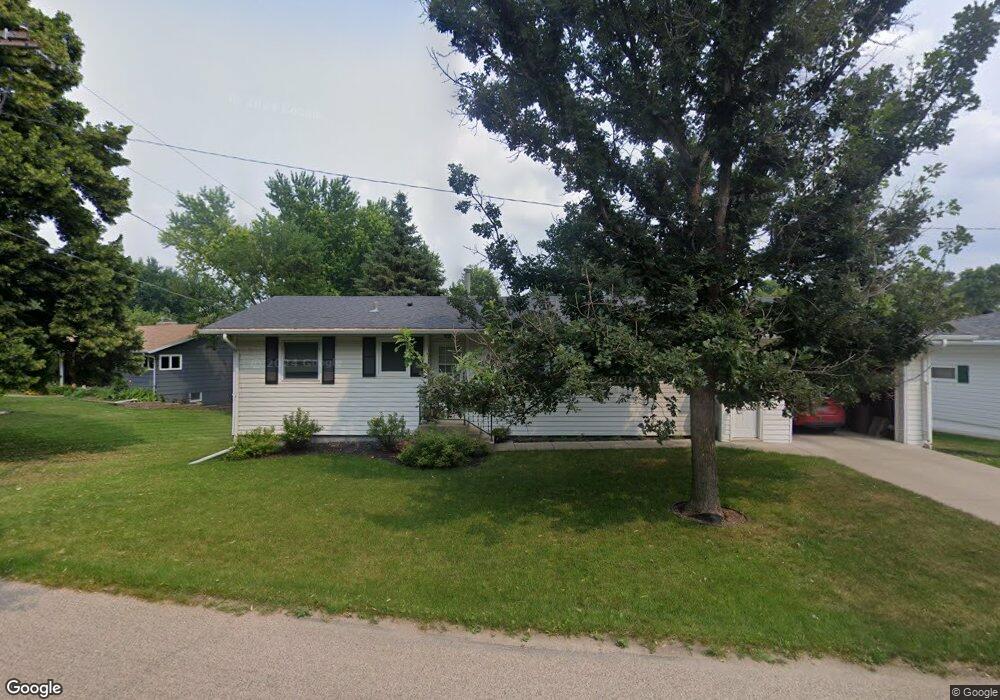 904 8th Ave NW, Jamestown, ND 58401 - photo 1