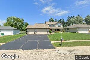 203 Forest Dr, Kirkland, IL 60146