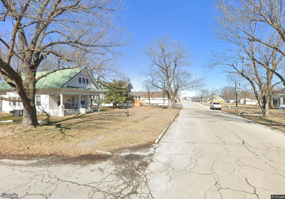 107 E Wells St, Carl Junction, MO 64834 - photo 1
