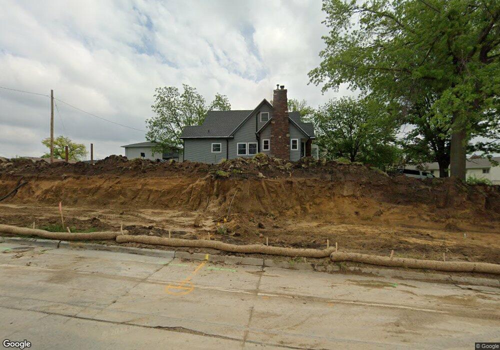 2927 Bowling St SW, Cedar Rapids, IA 52404 - photo 1