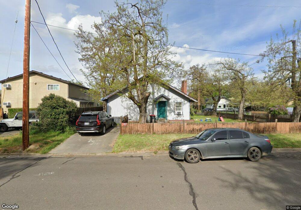 229 S 3rd St, Central Point, OR 97502 - photo 1