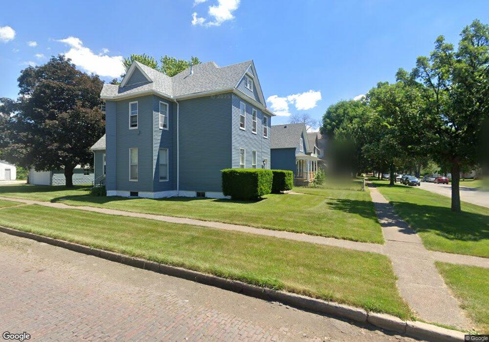 2046 W 2nd St, Davenport, IA 52802 - photo 1