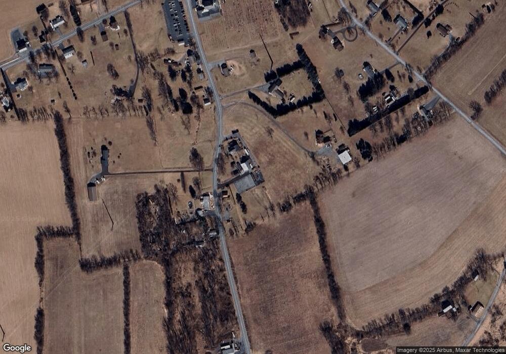 510 N Hokendauqua Dr, Bath, PA 18014 - photo 1