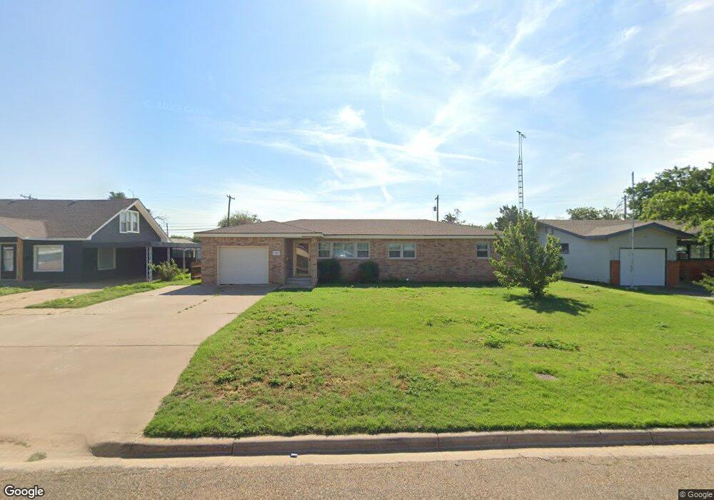 820 Canyon St, Plainview, TX 79072 - photo 1