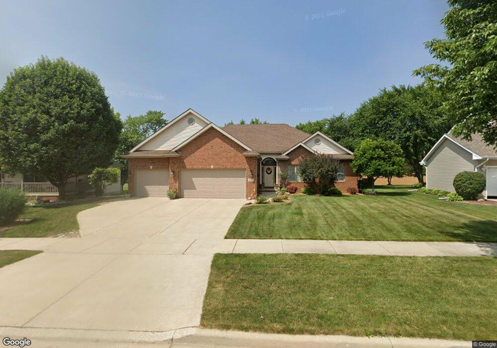 642 Davis Cir, Crown Point, IN 46307 - photo 1