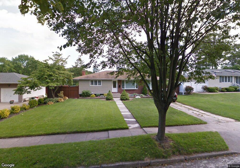 11 Abbey Dr, ComMacK, NY 11725 - photo 1