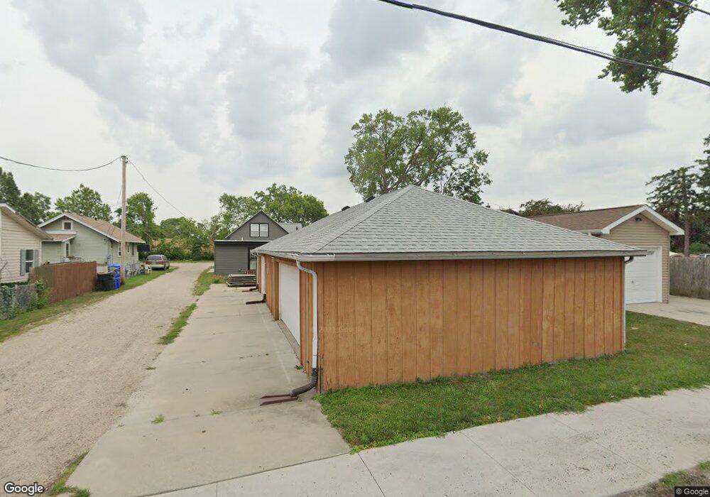 1216 L St SW, Cedar Rapids, IA 52404 - photo 1