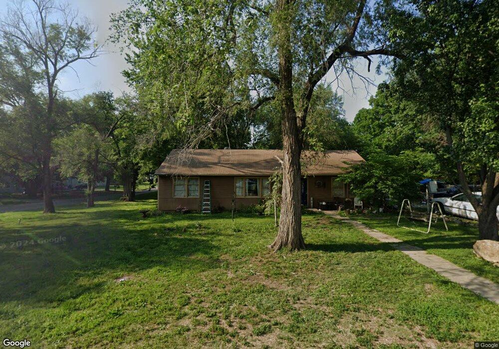 814 SE 34th St, Topeka, KS 66605 - photo 1