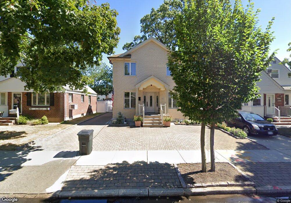 8033 259th St, Glen Oaks, NY 11004 - photo 1