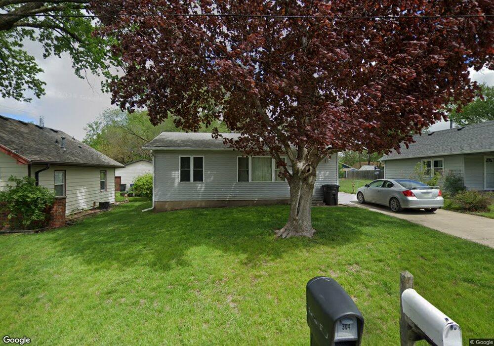 304 E Diehl Ave, Des Moines, IA 50315 - photo 1
