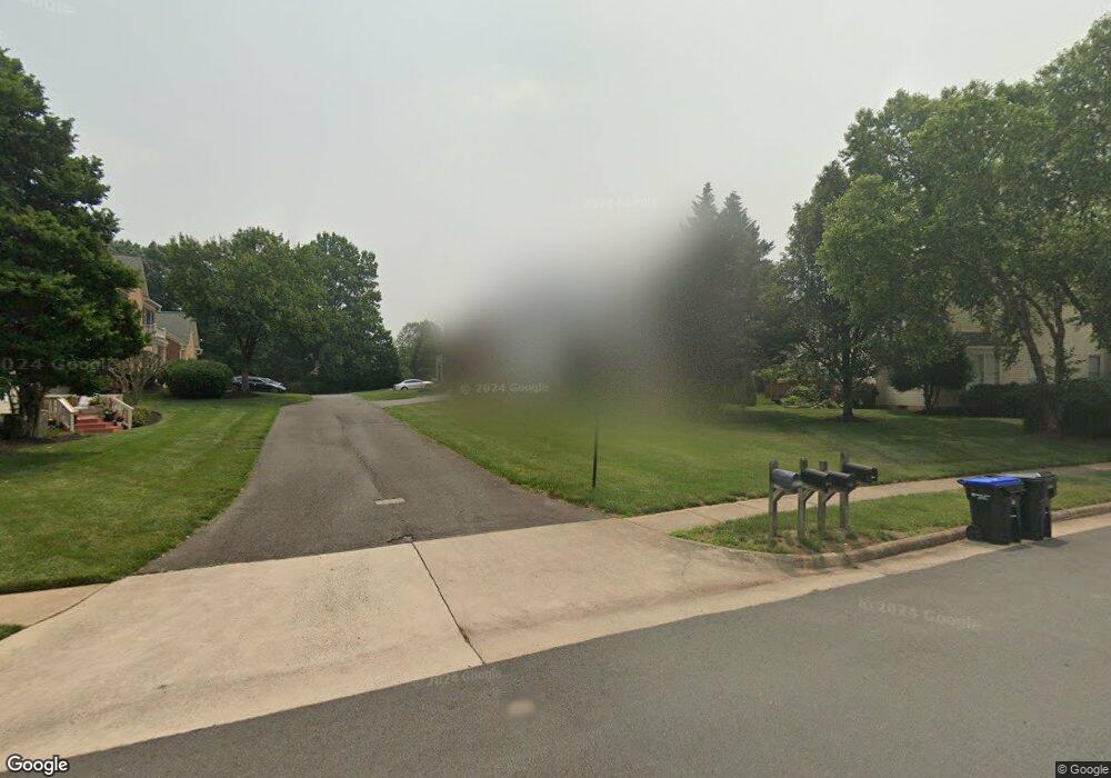 4317 Hollowstone Ct, Chantilly, VA 20151 - photo 1