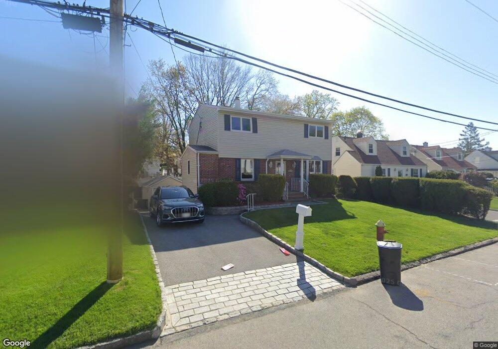 29 Cantitoe Rd, Yonkers, NY 10710 - photo 1