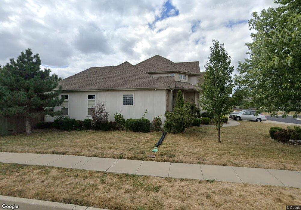 1301 SW Pebble Ln, Lees Summit, MO 64082 - photo 1