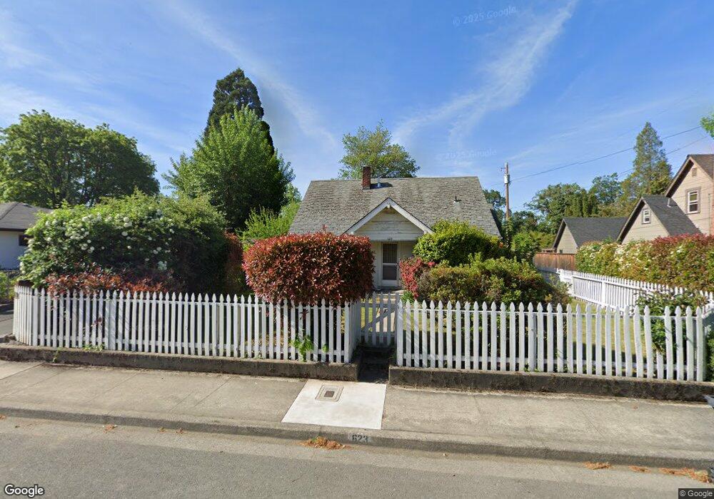 623 SE M St, Grants Pass, OR 97526 - photo 1