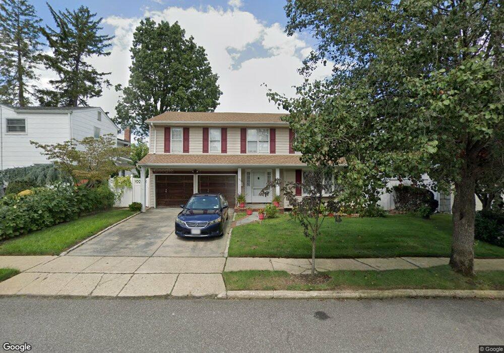 190 Berryhill Ct, West Hempstead, NY 11552 - photo 1