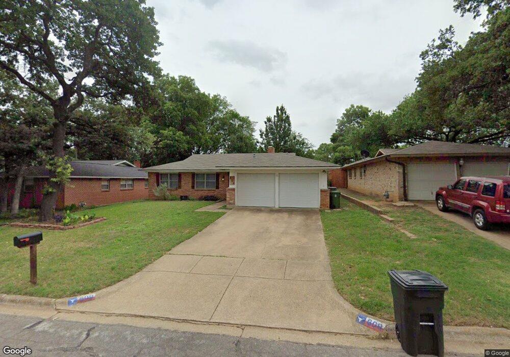 609 Oak Dr, Hurst, TX 76053 - photo 1