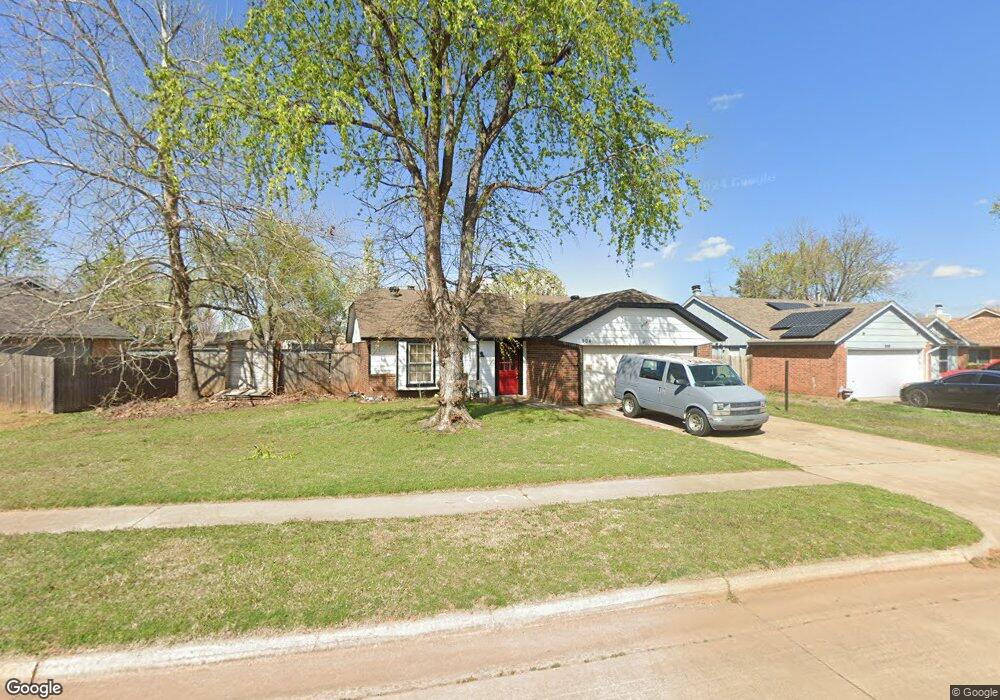 904 Bronze Medal Rd, Moore, OK 73160 - photo 1