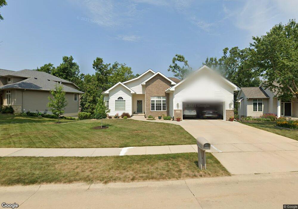 2714 Oak Crest Ct NW, Cedar Rapids, IA 52405 - photo 1