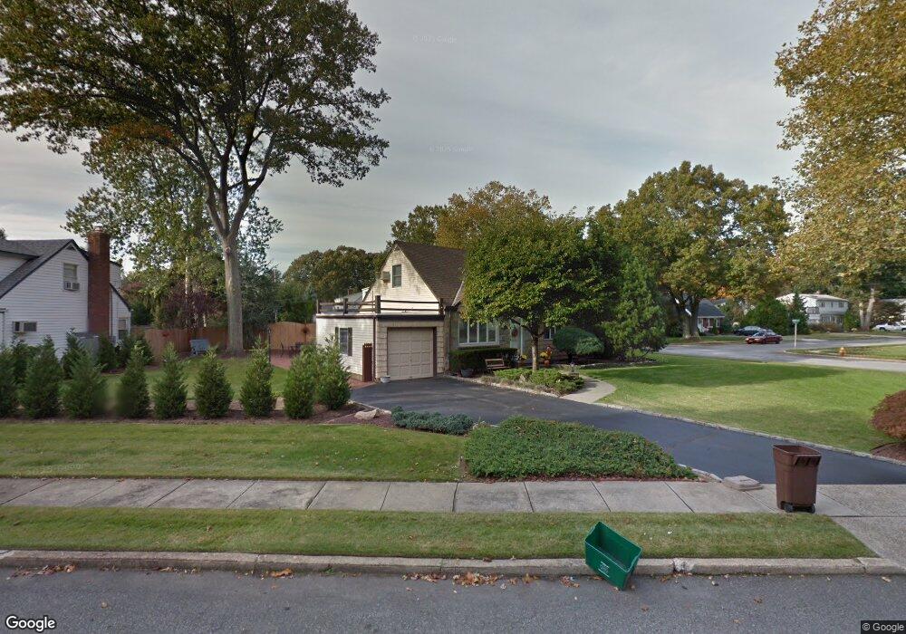 2071 Bruce Ln, Merrick, NY 11566 - photo 1