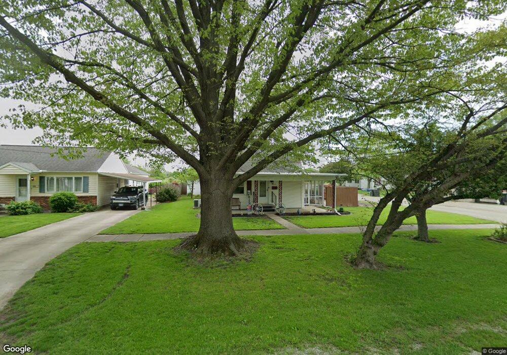 1020 S 13th St, Mattoon, IL 61938 - photo 1