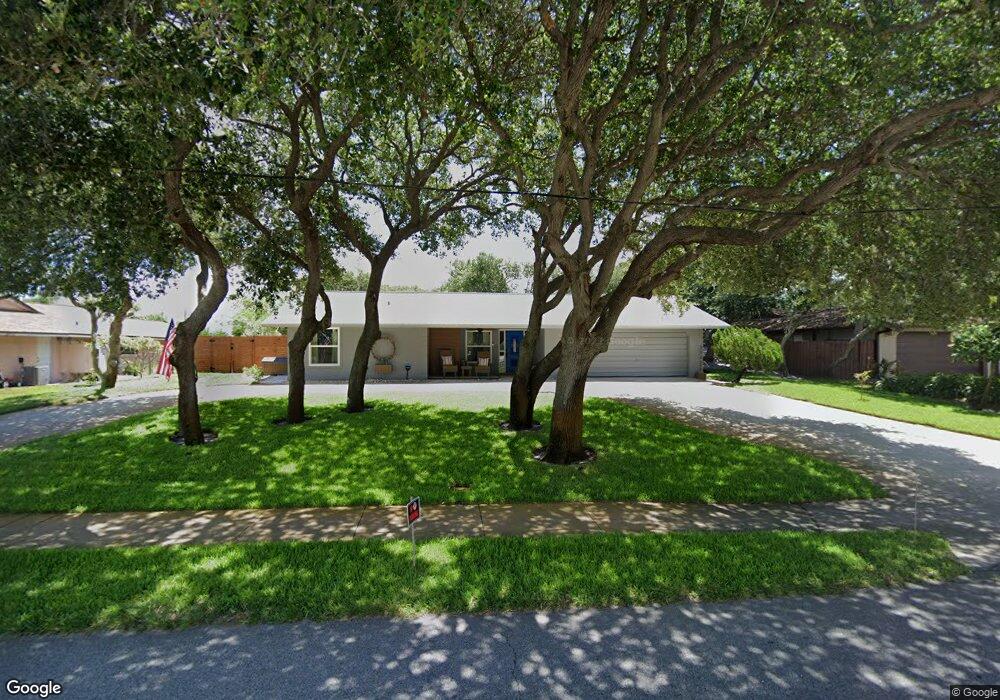 1421 N Peninsula Ave, New Smyrna Beach, FL 32169 - photo 1