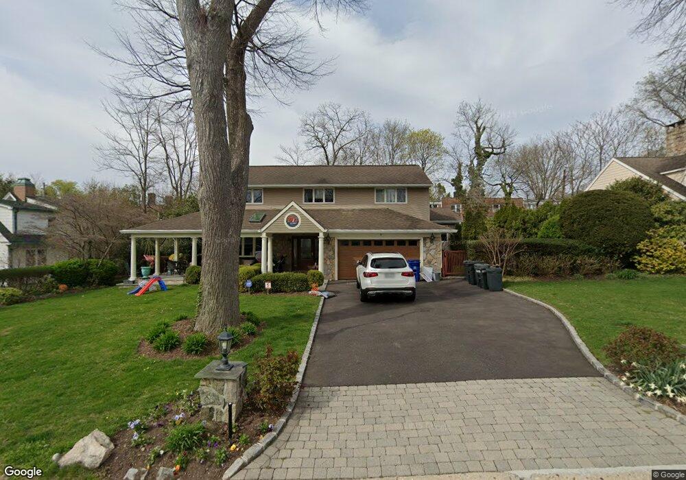 7 North Ct, Port Washington, NY 11050 - photo 1