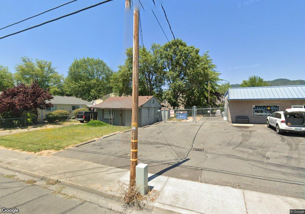 854 NE D St, Grants Pass, OR 97526 - photo 1