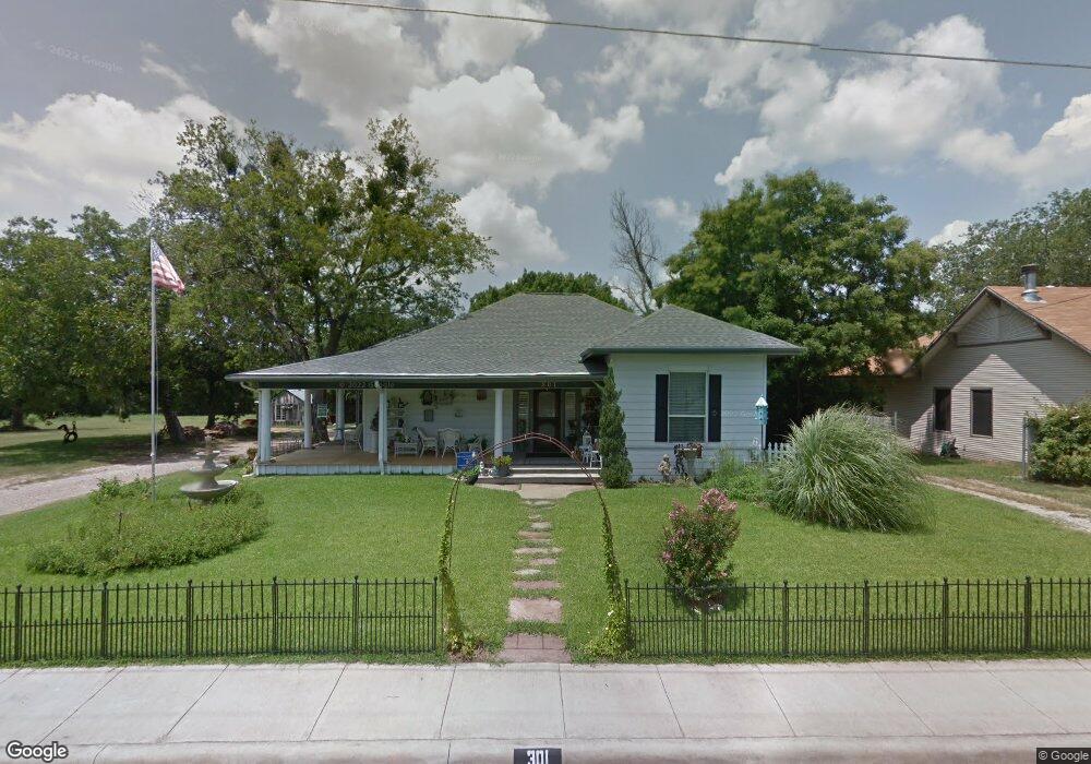 301 Star St, Bonham, TX 75418 - photo 1