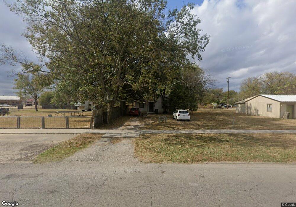 610 N Okmulgee Ave, Okmulgee, OK 74447 - photo 1