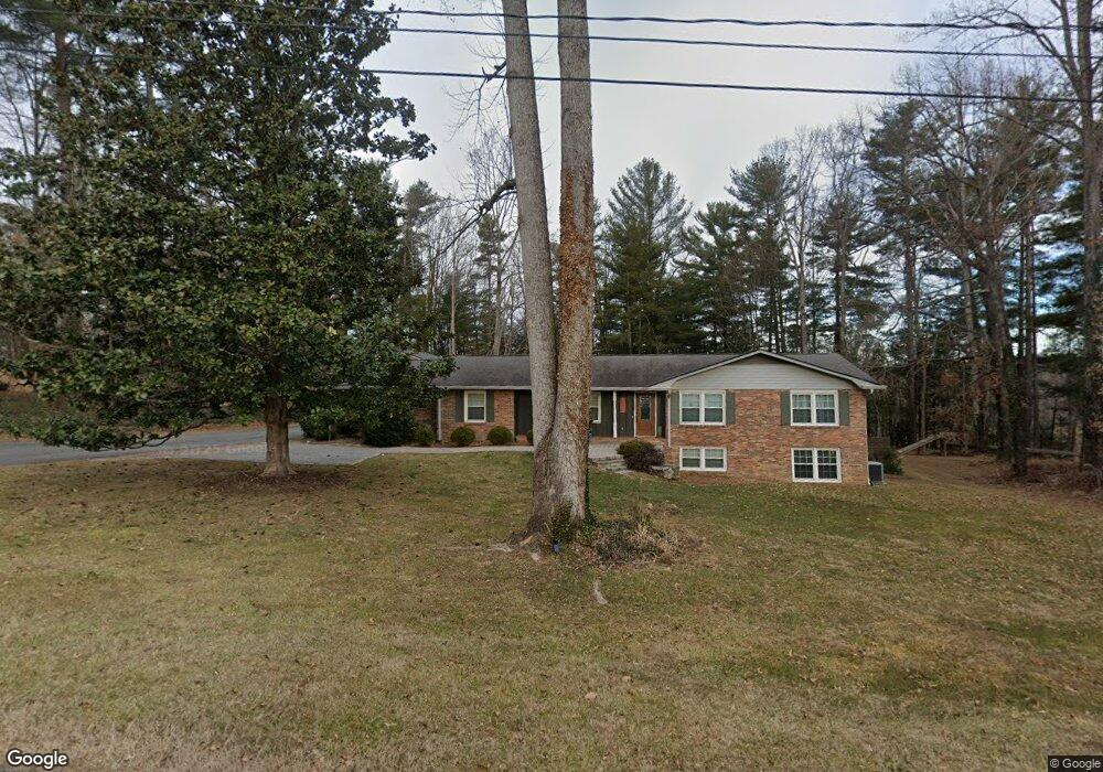 412 Hillcrest Cir, Hendersonville, NC 28792 - photo 1