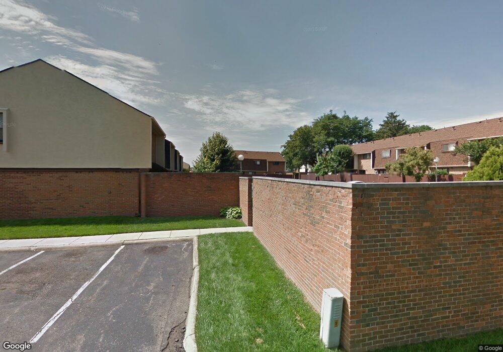 1841 Willoway Cir N, Columbus, OH 43220 - photo 1