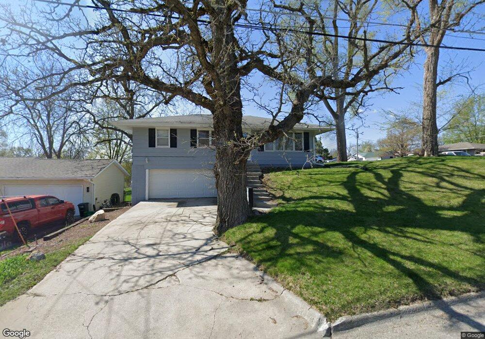 309 N 15th Ave W, Newton, IA 50208 - photo 1