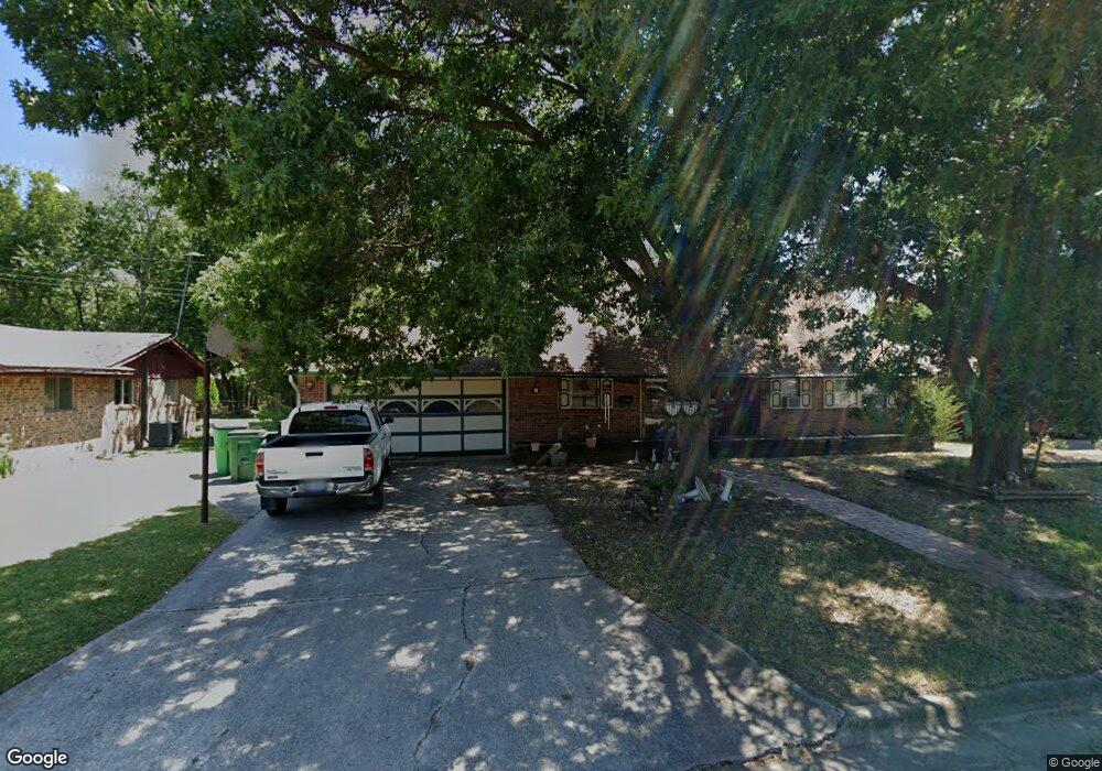 1708 Dover Dr, Gainesville, TX 76240 - photo 1