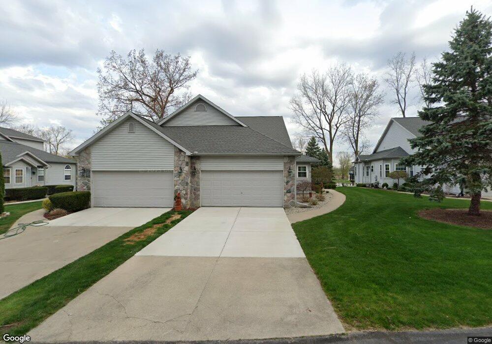 2336 Swans Cove unit 7, Fenton, MI 48430 - photo 1