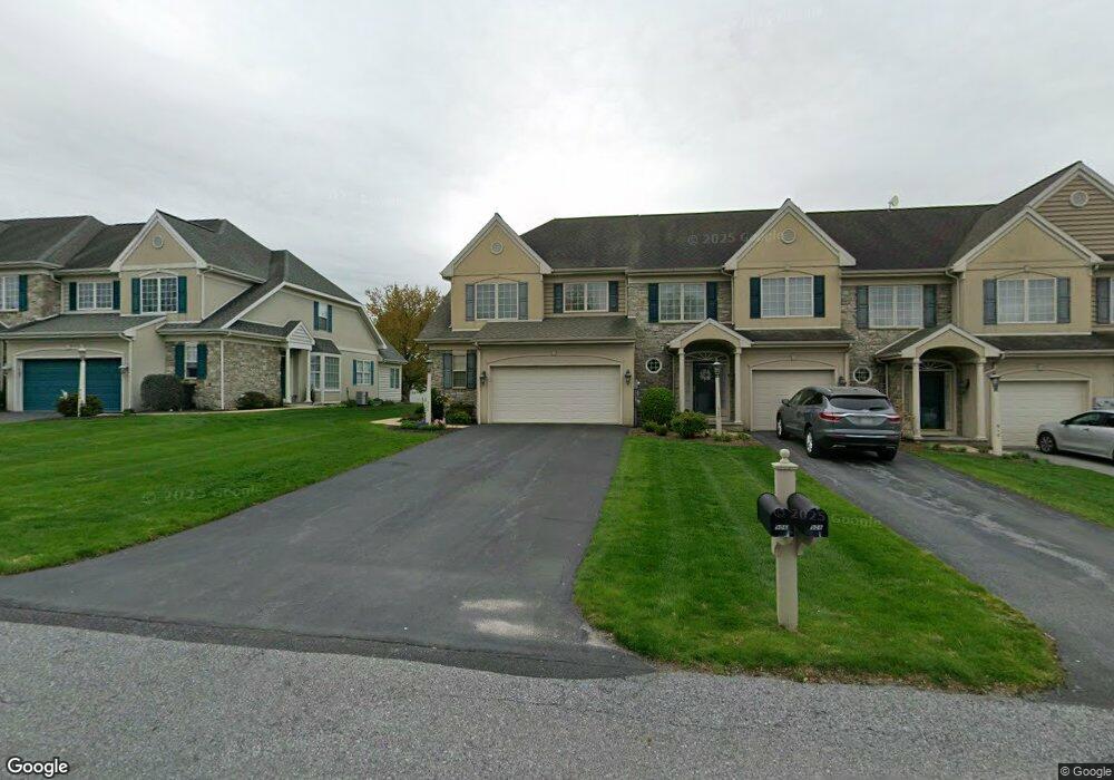 906 Walnut St, New Holland, PA 17557 - photo 1