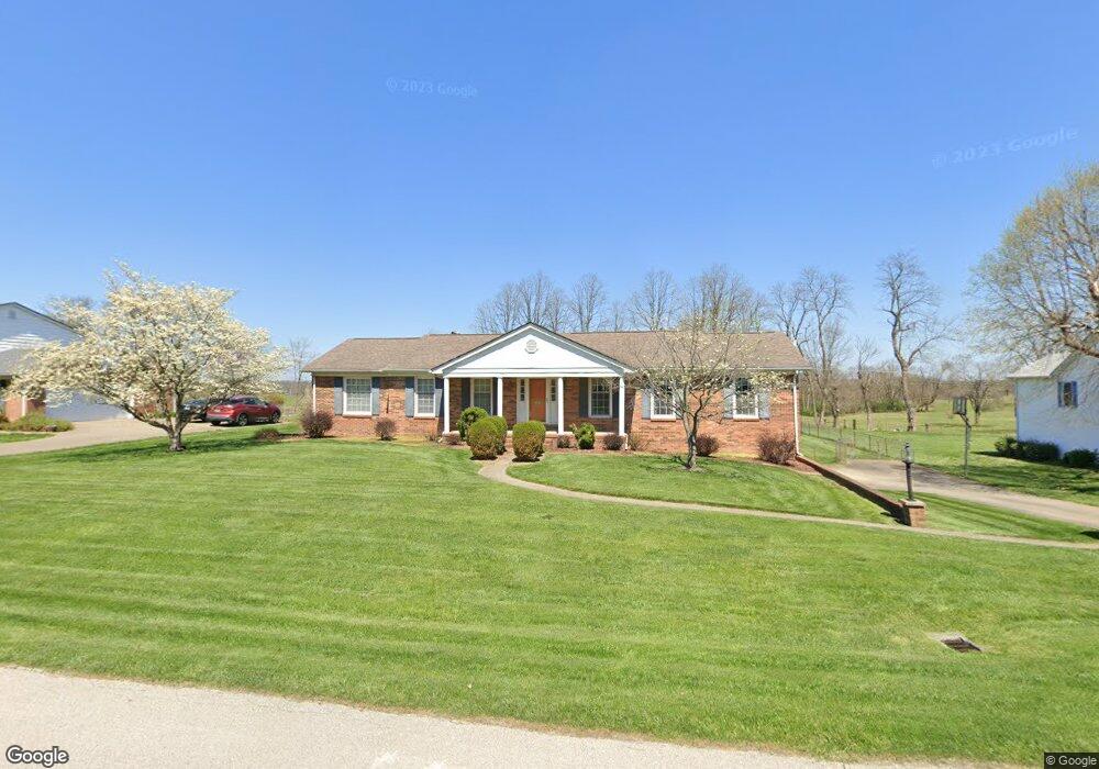 332 Farmbrook Cir, Frankfort, KY 40601 - photo 1