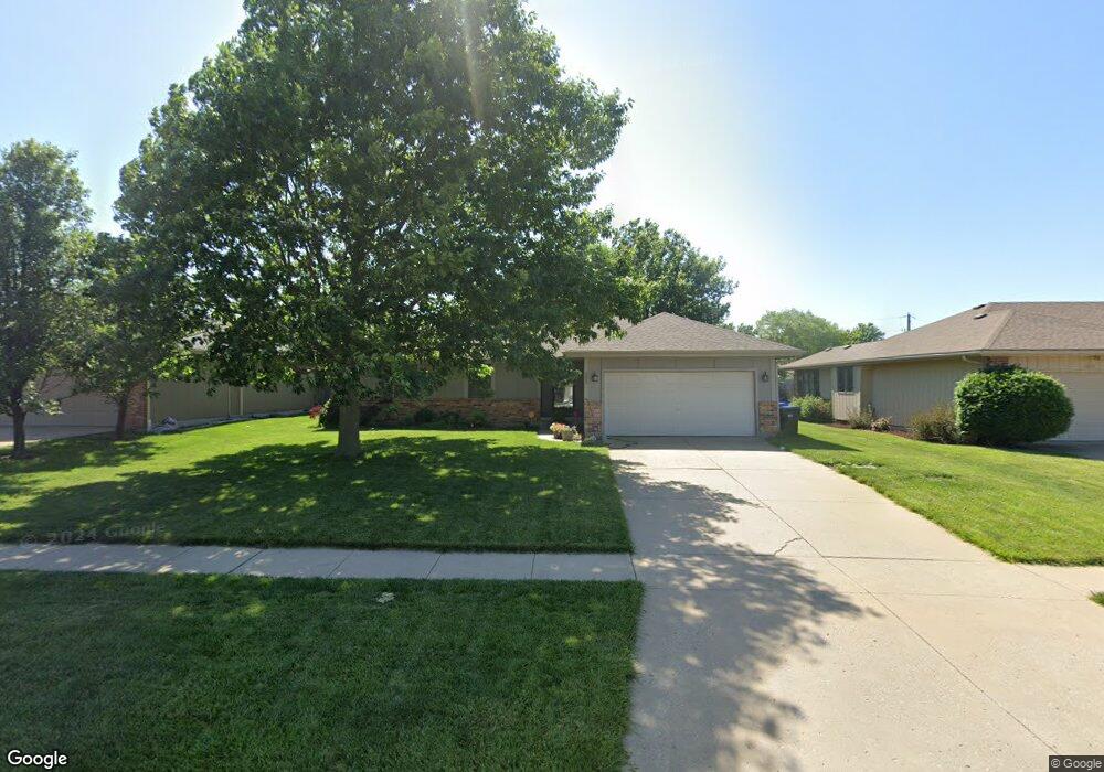 2825 SW Maxfield Rd, Topeka, KS 66614 - photo 1