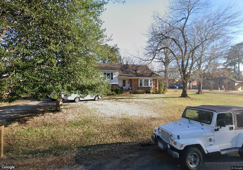 10561 Ashburn Rd, North Chesterfield, VA 23235 - photo 1