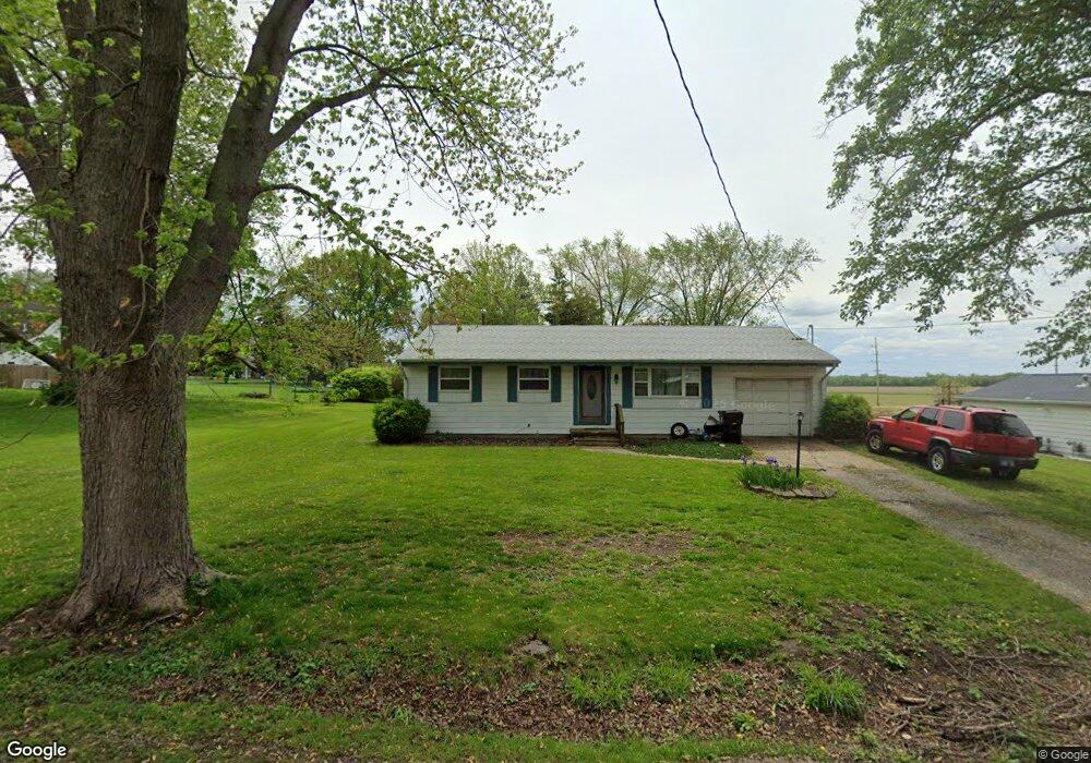533 Comet Ave, Lincoln, IL 62656 - photo 1